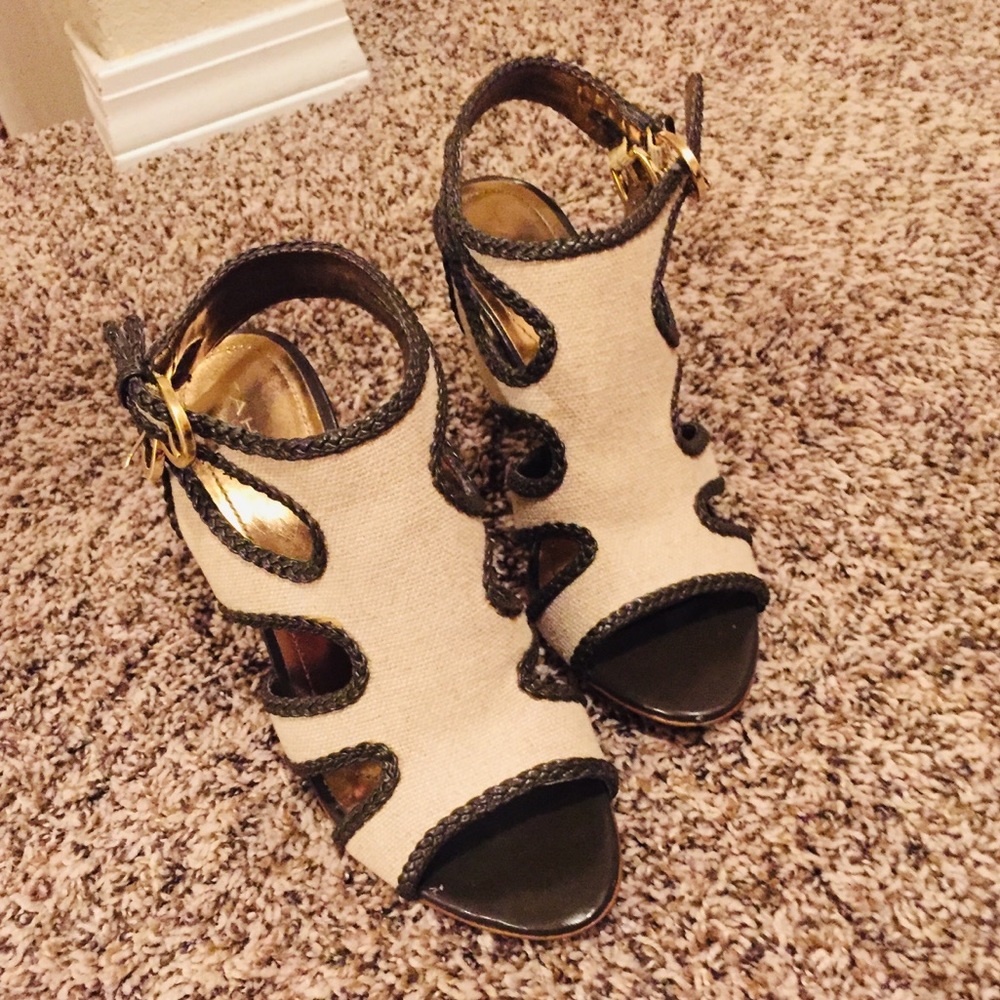 Tahari Khaki heels